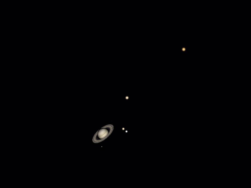 Saturno con i suoi meravigliosi anelli e le sue lune